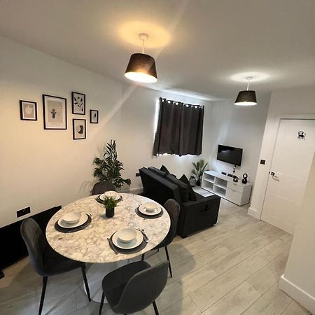 2 Bedroom Flat Лондон Екстериор снимка
