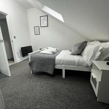 2 Bedroom Flat Лондон Екстериор снимка