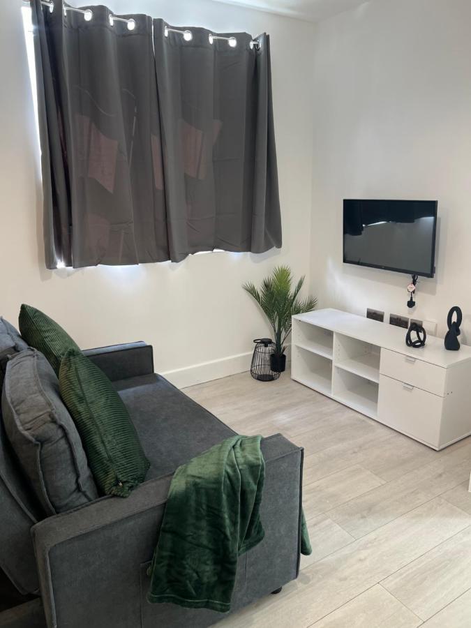 2 Bedroom Flat Лондон Екстериор снимка